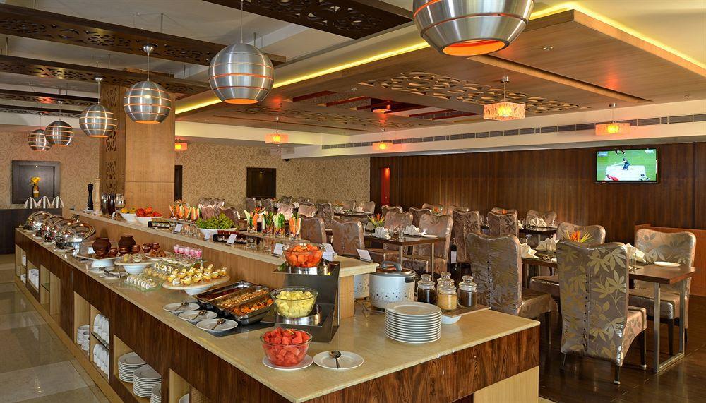 Fortune Select Grand Ridge, Tirupati - Member Itc Hotels' Group מראה חיצוני תמונה The buffet at the hotel