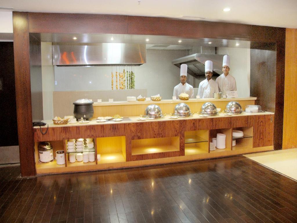 Fortune Select Grand Ridge, Tirupati - Member Itc Hotels' Group מראה חיצוני תמונה A live kitchen at a hotel