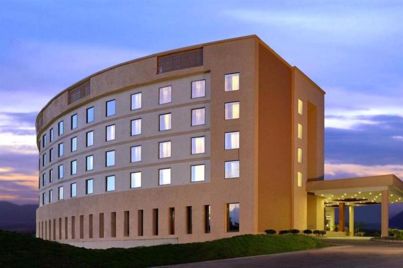 Fortune Select Grand Ridge, Tirupati - Member Itc Hotels' Group מראה חיצוני תמונה The hotel at dusk