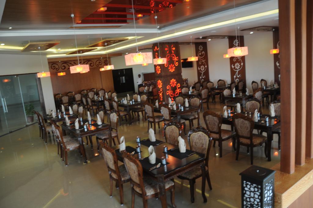 Fortune Select Grand Ridge, Tirupati - Member Itc Hotels' Group מראה חיצוני תמונה The interior of a restaurant in India