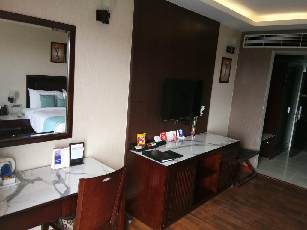 Fortune Select Grand Ridge, Tirupati - Member Itc Hotels' Group מראה חיצוני תמונה A room at the hotel