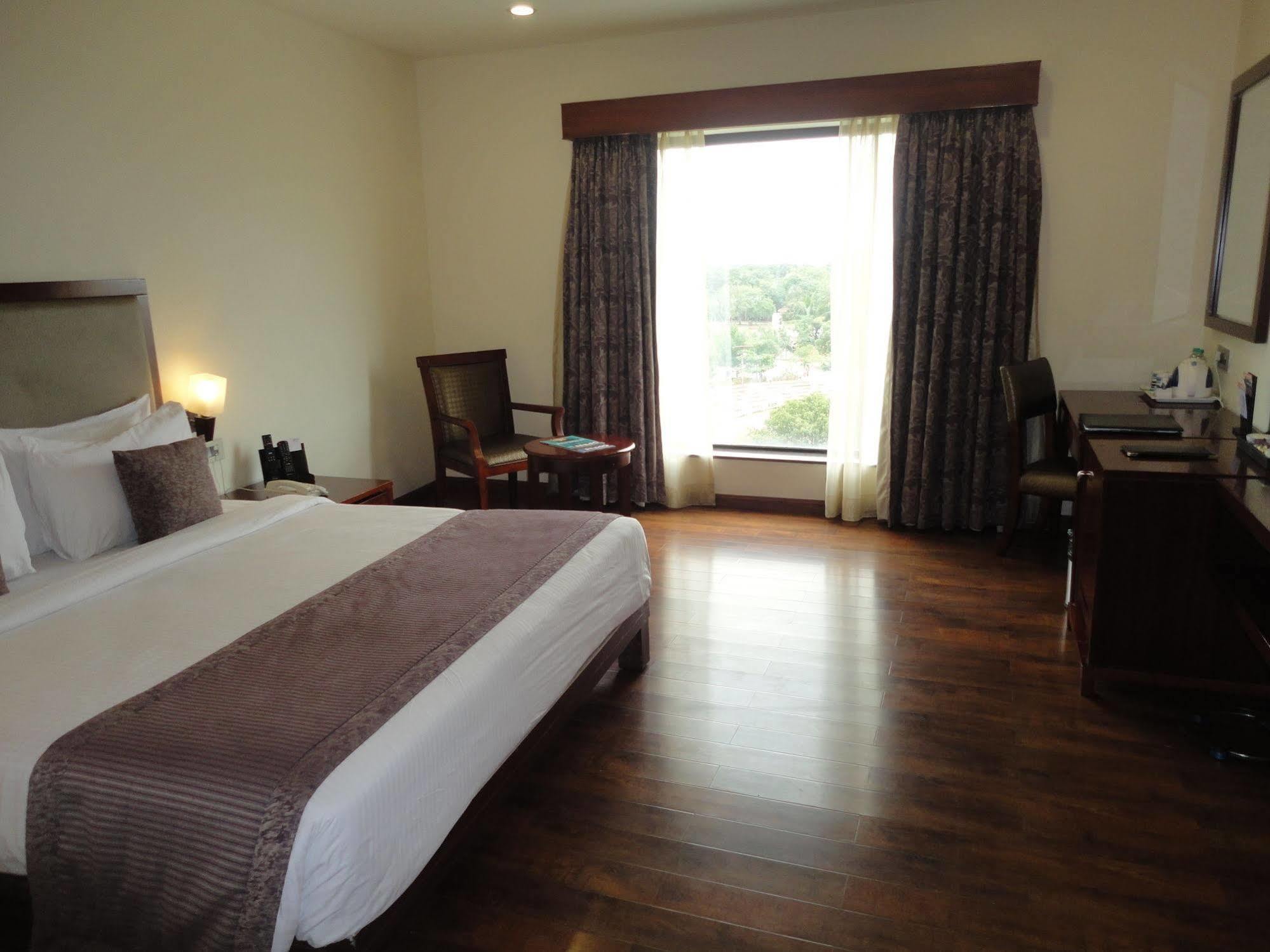 Fortune Select Grand Ridge, Tirupati - Member Itc Hotels' Group מראה חיצוני תמונה A room at the Taj Bengal
