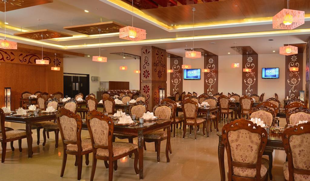 Fortune Select Grand Ridge, Tirupati - Member Itc Hotels' Group מראה חיצוני תמונה The interior of a restaurant in India