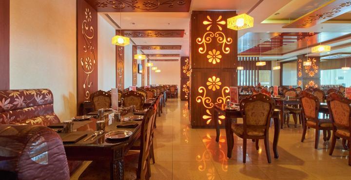 Fortune Select Grand Ridge, Tirupati - Member Itc Hotels' Group מראה חיצוני תמונה The interior of a typical buffet restaurant