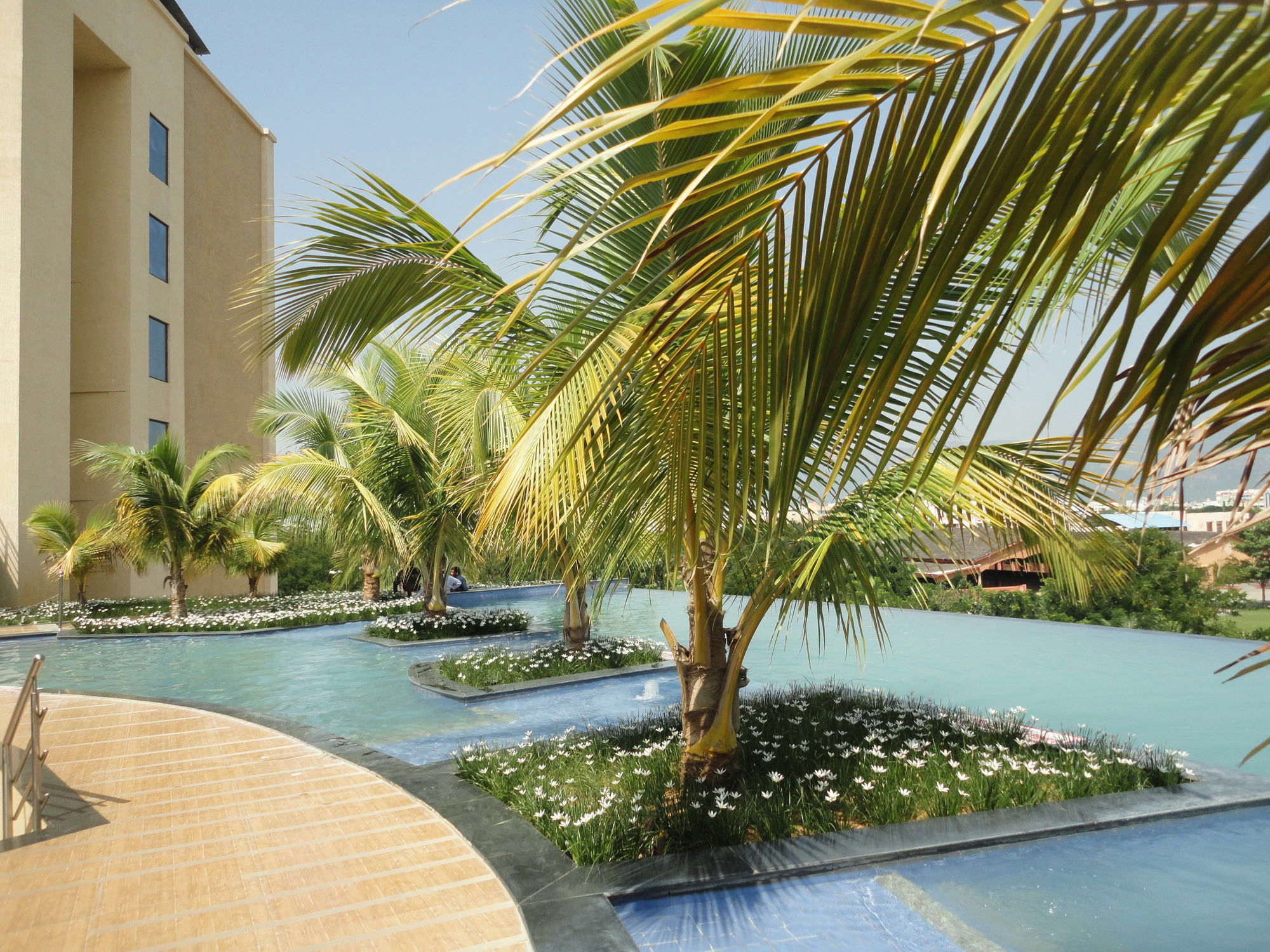 Fortune Select Grand Ridge, Tirupati - Member Itc Hotels' Group מראה חיצוני תמונה The pool at the Sheraton Club Resort